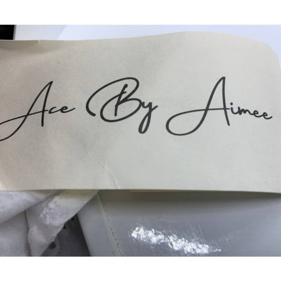 White eyelet blouse by Ace by Aimee. Size M. NWT. - Picture 5 of 5